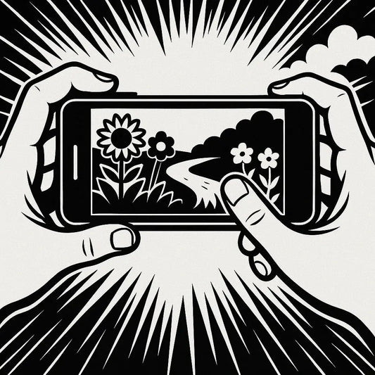 Beide Hände halten Smartphone, zeigen Naturfoto mit Blumen und Weg